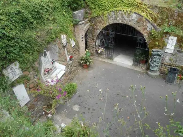 Entrance to the cave at Tre Fontane