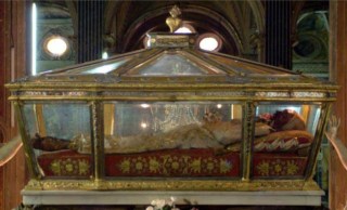 Closeup view of the incorrupt body of Saint Catherine of Genoa