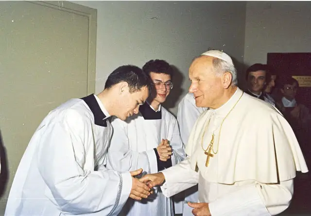 Pope St. John Paul II shaking hands with the founders of the San Lorenzo Center