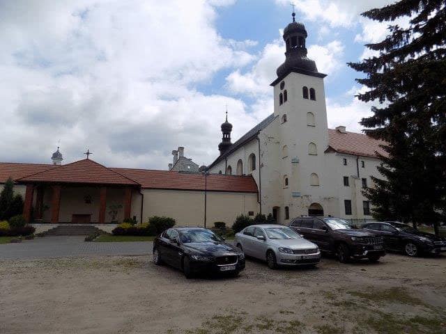 Just a few cars at the Shrine of Our Lady of Skepe when we got there