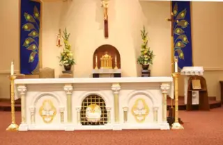Padre Pio shrine in San Antonio: Main Altar with relics of Padre Pio underneath
