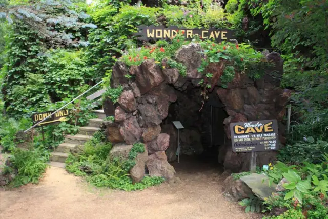 Wonder Cave entrance at Rudolph gardens grotto