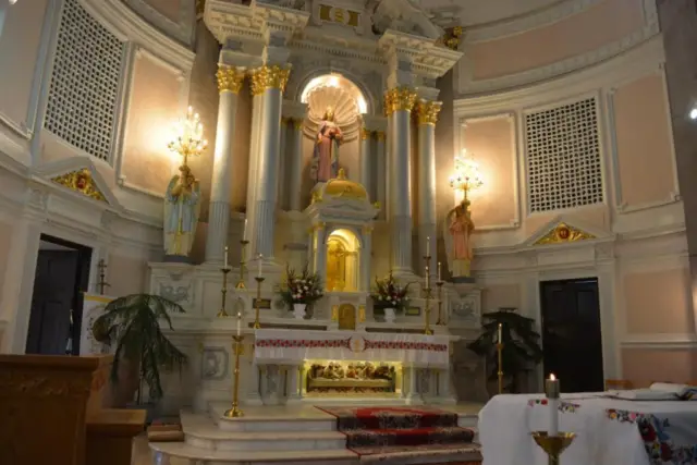 St Elizaeth of Hungary Cleveland altar