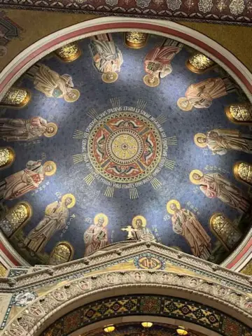 View of the ceiling of the basilica of Saint Louis in Missouri