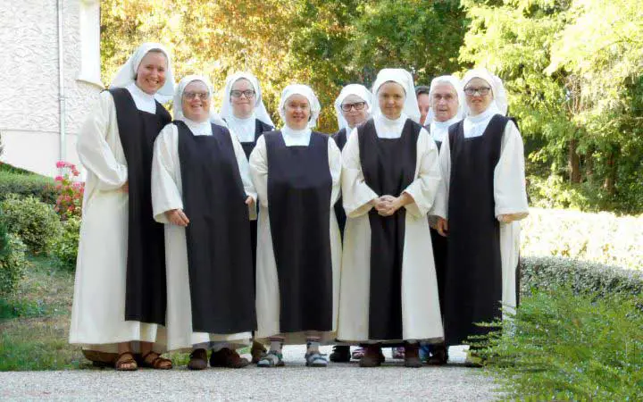 Little sisters of the Disciple of the Lamb